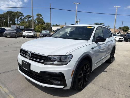 Pure White 2021 Volkswagen Tiguan 2.0T SE R-Line Black