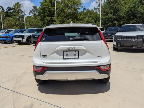 Snow White Pearl 2026 Kia Niro EX