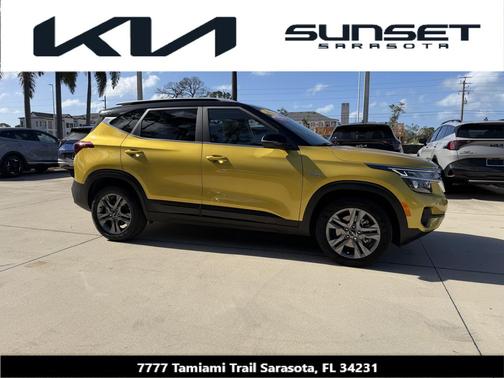 Starbright Yellow/Black Roof 2023 Kia Seltos S