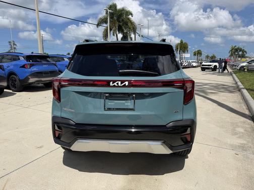 Pluton Blue 2025 Kia Seltos SX