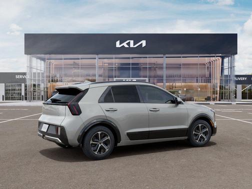 Ivory Silver 2027 Kia Niro SX