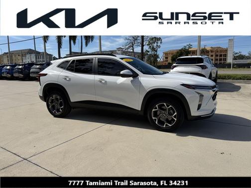 Summit White 2025 Chevrolet Trax LT