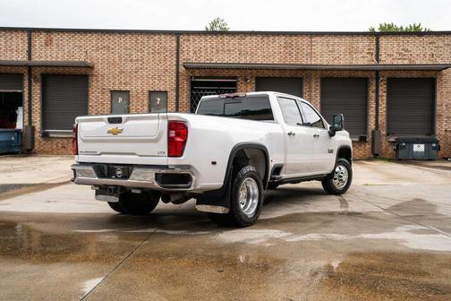 Iridescent Pearl Tricoat 2024 Chevrolet Silverado 3500 LTZ