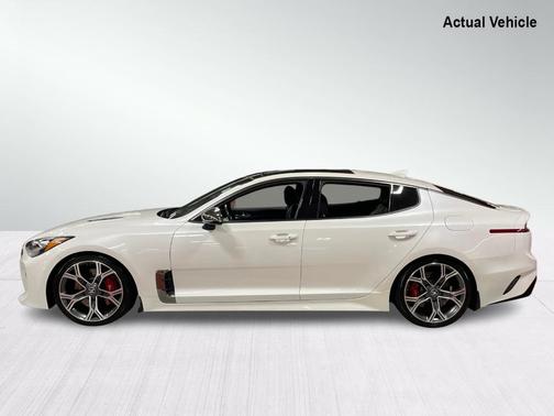 Photo 4 of 32 of 2018 Kia Stinger GT2