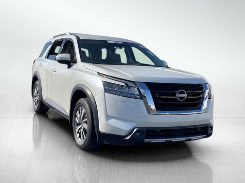 2022 Nissan Pathfinder SL 4WD