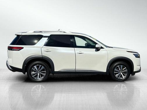 2022 Nissan Pathfinder SL 4WD