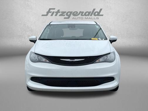 Bright White Clearcoat 2023 Chrysler Voyager LX