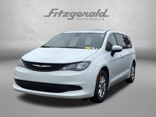 Bright White Clearcoat 2023 Chrysler Voyager LX