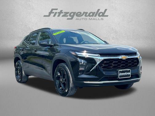 Mosaic Black Metallic 2025 Chevrolet Trax LT