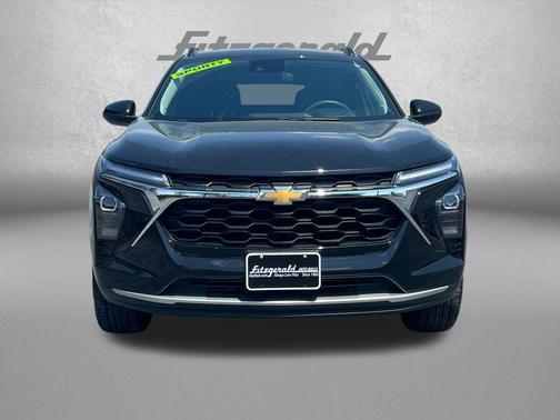 Mosaic Black Metallic 2025 Chevrolet Trax LT