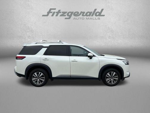 Pearl White 2023 Nissan Pathfinder SL 4WD
