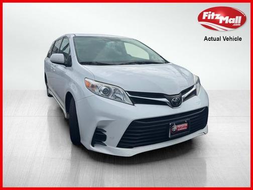 2019 Toyota Sienna LE