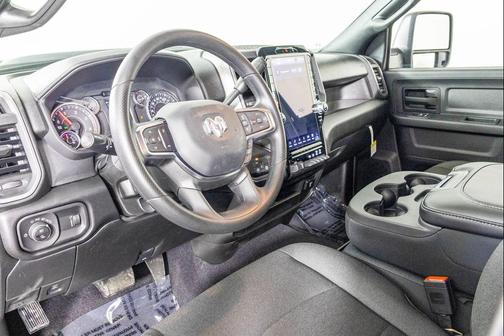 2026 RAM 2500 Tradesman Crew Cab 4x4 6'4' Box