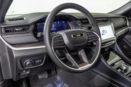 2026 Jeep Grand Cherokee Altitude