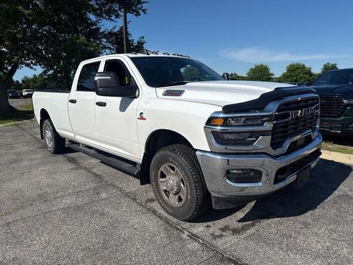Bright White Clearcoat 2025 RAM 3500 Tradesman Crew Cab 4x4 8' Box