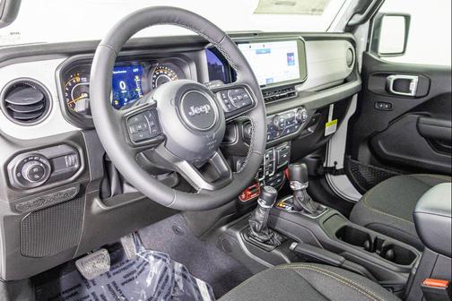 2026 Jeep Gladiator Willys 4x4