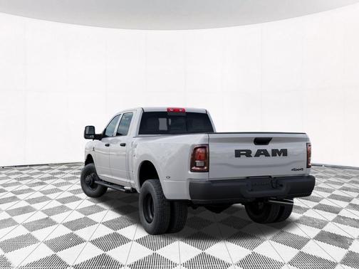 Bright White Clearcoat 2026 RAM 3500 Tradesman Crew Cab 4x4 8' Box