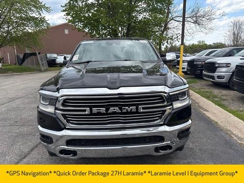 Diamond Black Crystal Pearlcoat 2022 RAM 1500 Laramie