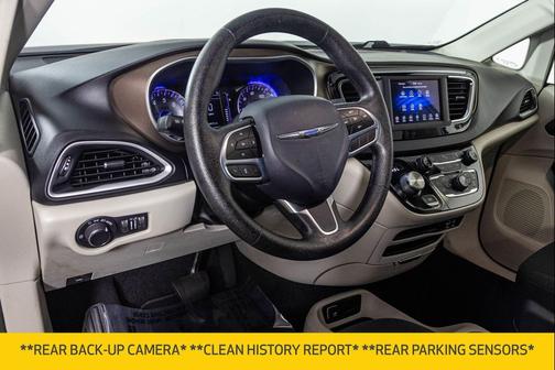 2020 Chrysler Voyager LX