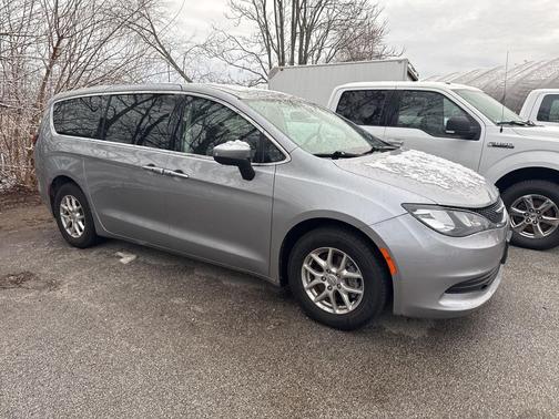 2020 Chrysler Voyager LX
