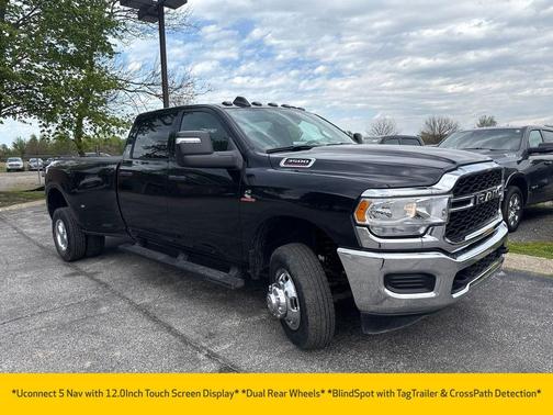 Diamond Black Crystal Pearlcoat 2024 RAM 3500 Tradesman Crew Cab 4x4 8' Box
