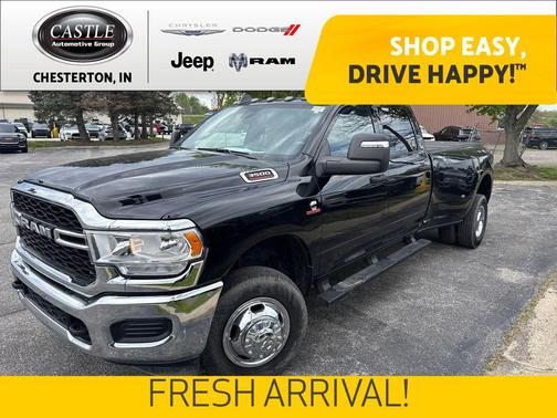 Diamond Black Crystal Pearlcoat 2024 RAM 3500 Tradesman