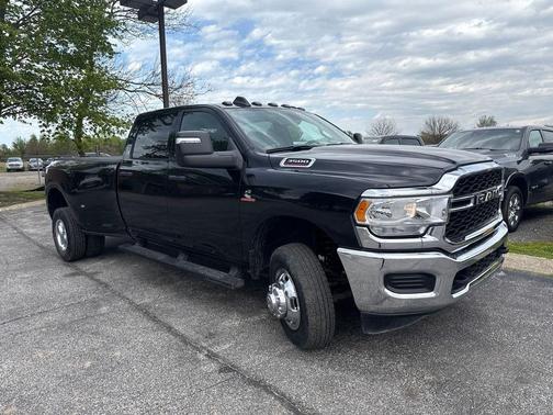Diamond Black Crystal Pearlcoat 2024 RAM 3500 Tradesman