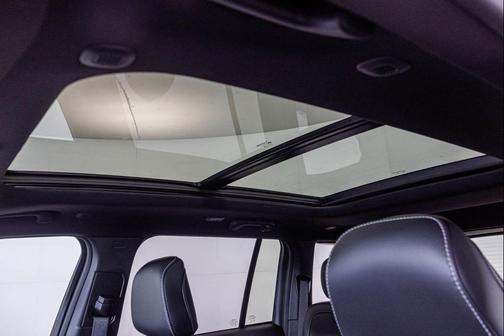 Diamond Black Crystal Pearlcoat 2026 Jeep Grand Cherokee Limited