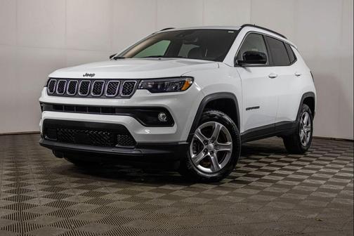 Bright White Clearcoat 2023 Jeep Compass Latitude