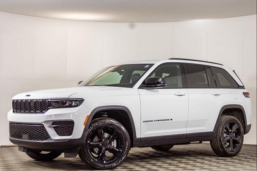 2025 Jeep Grand Cherokee Laredo