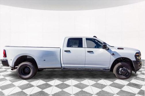 2025 RAM 3500 Tradesman Crew Cab 4x4 8' Box