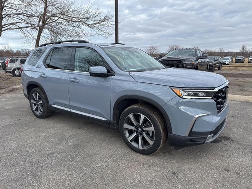 2025 Honda Pilot Touring 8-Passenger