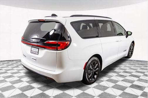 2025 Chrysler Pacifica L