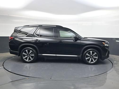 Crystal Black Pearl 2024 Honda Pilot