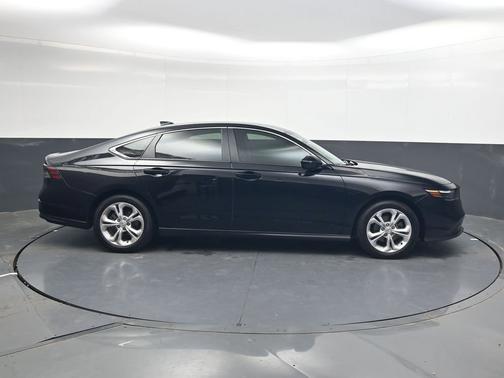Crystal Black Pearl 2025 Honda Accord