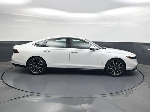 Platinum White Pearl 2024 Honda Accord Hybrid