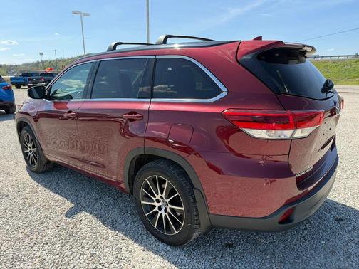 2017 Toyota Highlander SE