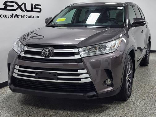 Predawn Gray Mica 2018 Toyota Highlander XLE