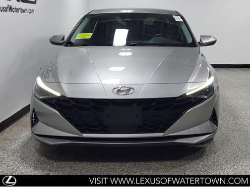 Shimmering Silver Pearl 2022 Hyundai ELANTRA SEL