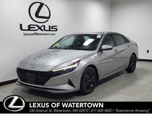 Shimmering Silver Pearl 2022 Hyundai ELANTRA SEL