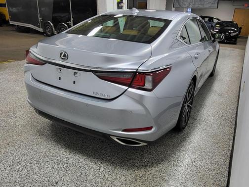Iridium 2023 Lexus ES 350 Base