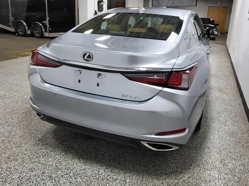 Iridium 2023 Lexus ES 350 Base