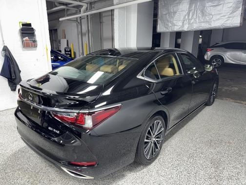 2022 Lexus ES 350 Base