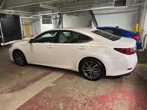 2017 Lexus ES 350 Base