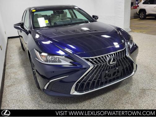 2025 Lexus ES 300h Base