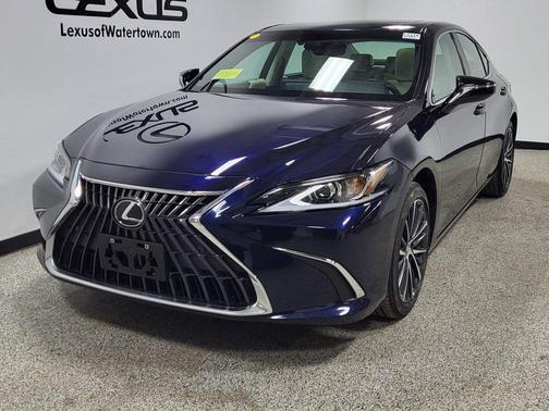 2025 Lexus ES 300h Base