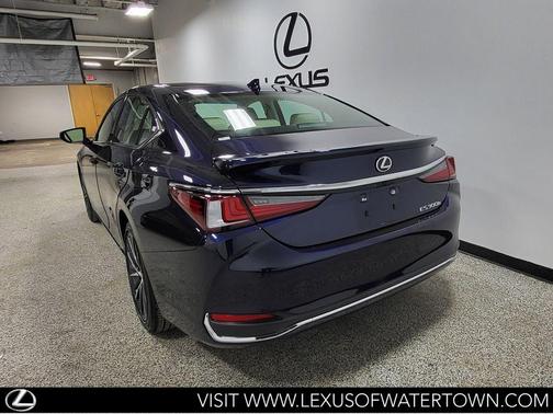 2025 Lexus ES 300h Base