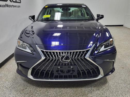 2025 Lexus ES 300h Base