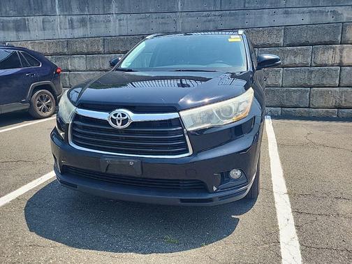 Midnight Black Metallic 2016 Toyota Highlander XLE