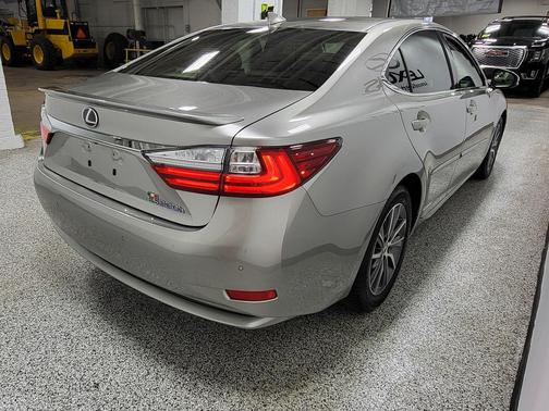 Atomic Silver 2018 Lexus ES 300h Base